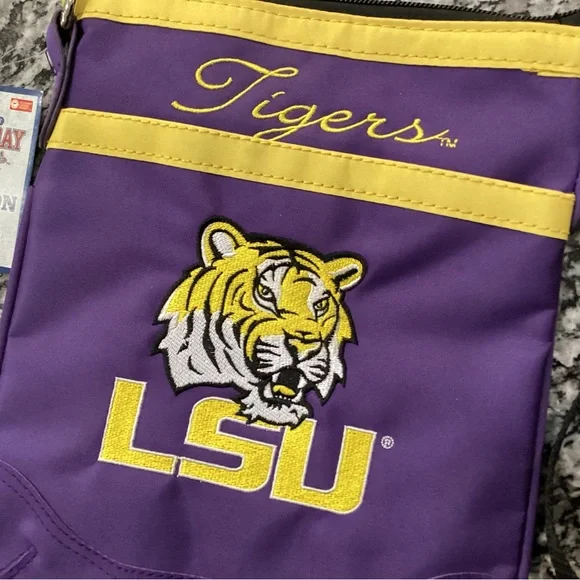 🟣 NWT - LSU Tigers - Women’s Crossbody Purse - Beautiful - Functional - Fans - Picture 11 of 16